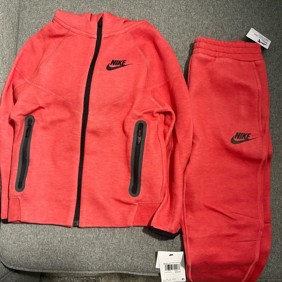 Kids Nike Tech! Size 5-6 YRSBrand new! $70